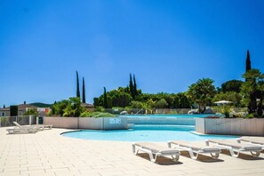 Outdoor pool - 4p Apartment on beautiful Domaine with pool near the sea (Roquebrune-sur-Argens)