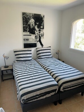 2 bedrooms, travel crib, free WiFi, bed sheets