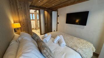 3 bedrooms, WiFi (free), bed sheets