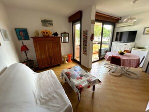 Interior - Air-Conditioned Apartment with Terrace and Parking (Argelès-sur-Mer)