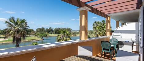 อพาร์ทเมนท์ | รับประทานอาหารกลางแจ้ง