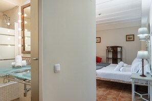 Appartement | Badkamer | Een haardroger