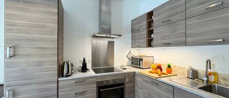 Kühlschrank, Mikrowelle, Geschirrspüler