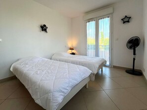 2 bedrooms, bed sheets