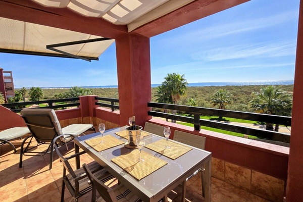 Apartment | Outdoor dining