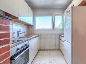 Oven, dishwasher