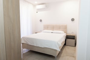 5 bedrooms, WiFi, bed sheets