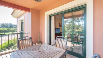 Apartment | Outdoor dining