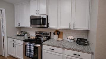 Coffee/tea maker, fridge, microwave, oven