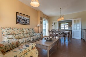 Apartment | Living room - Family Apartment With Amenities (Ayamonte)