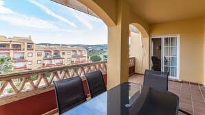 Apartment | Outdoor dining - Family Apartment With Amenities (Ayamonte)