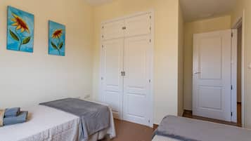 Departamento | 3 habitaciones y tabla de planchar con plancha