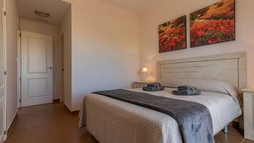 Apartamento | 3 dormitorios y tabla de planchar con plancha