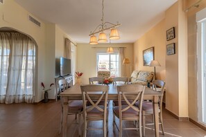 Apartment | Dining