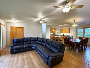 Smart TV, fireplace, books, stereo