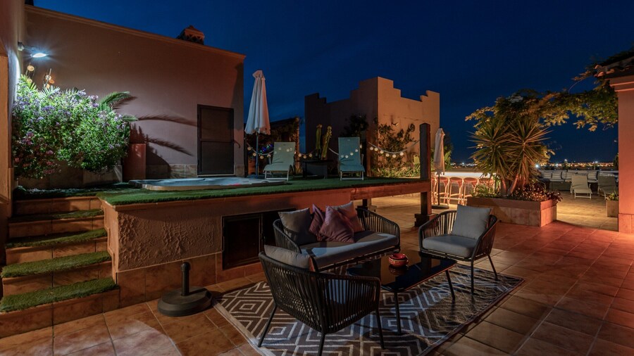 Beach Penthouse With hot tub