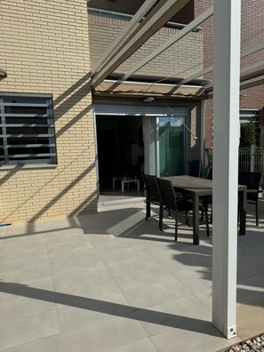 Apartment | Outdoor dining