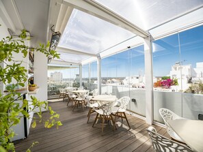 Apartment | Outdoor dining - Modern City Escape in Ayamonte (Ayamonte)