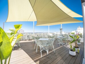 Apartment | Outdoor dining - Modern City Escape in Ayamonte (Ayamonte)