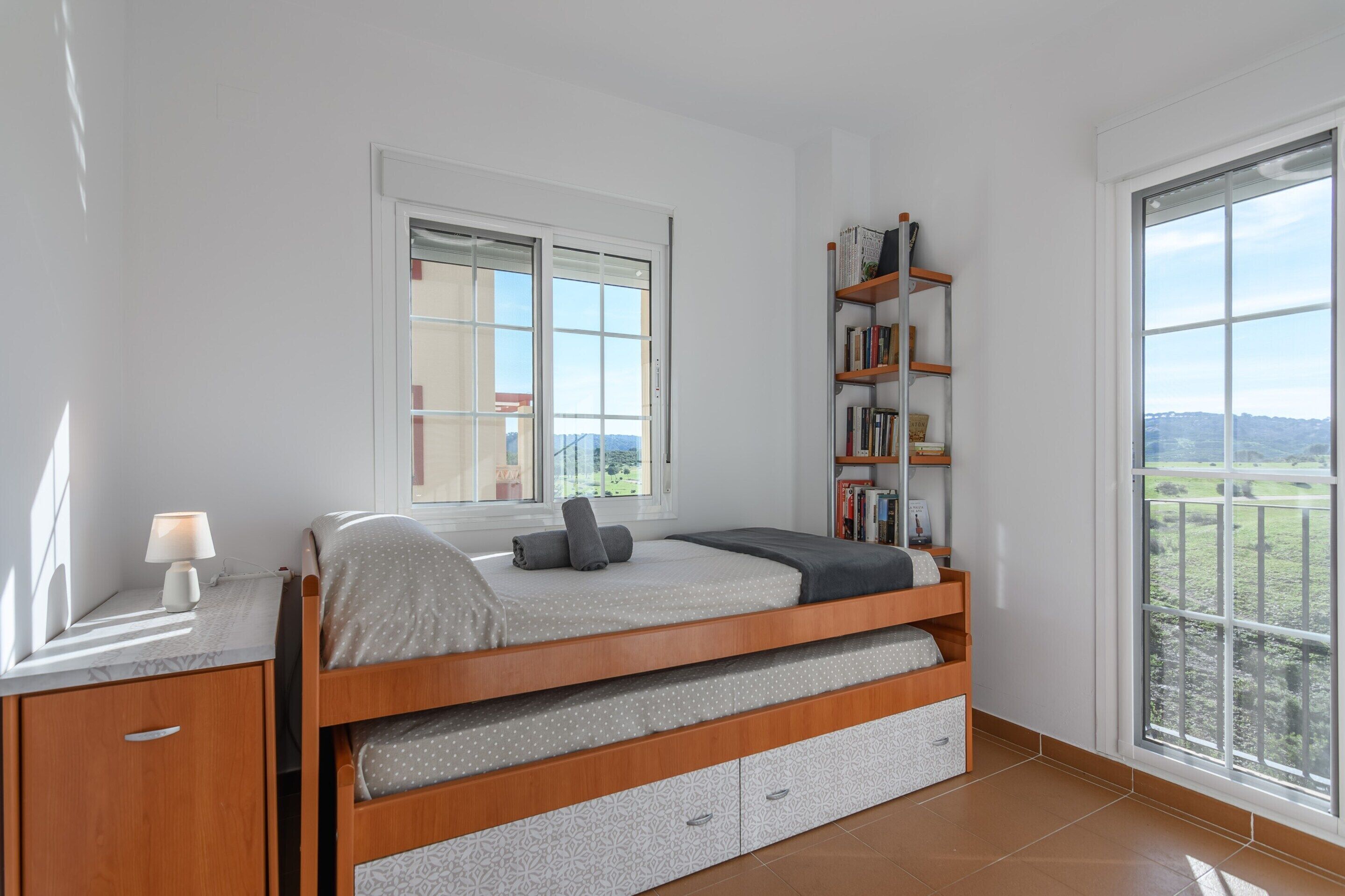 Apartamento | 2 dormitorios y tabla de planchar con plancha
