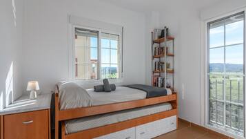 Apartamento | 2 dormitorios y tabla de planchar con plancha
