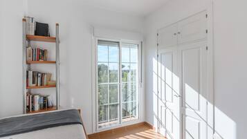 Apartment | 2 bedrooms, iron/ironing board