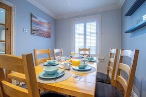 House, Patio, Garden View | In-room dining
