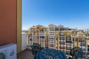 Apartment | Outdoor dining - Seaside Stay in Punta del Moral (Ayamonte)