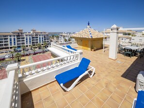 Apartment | Outdoor dining