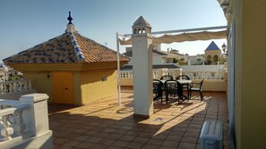 Apartment | Outdoor dining