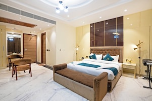 Presidential Room, City View | Premium bedding, desk, laptop workspace, blackout curtains