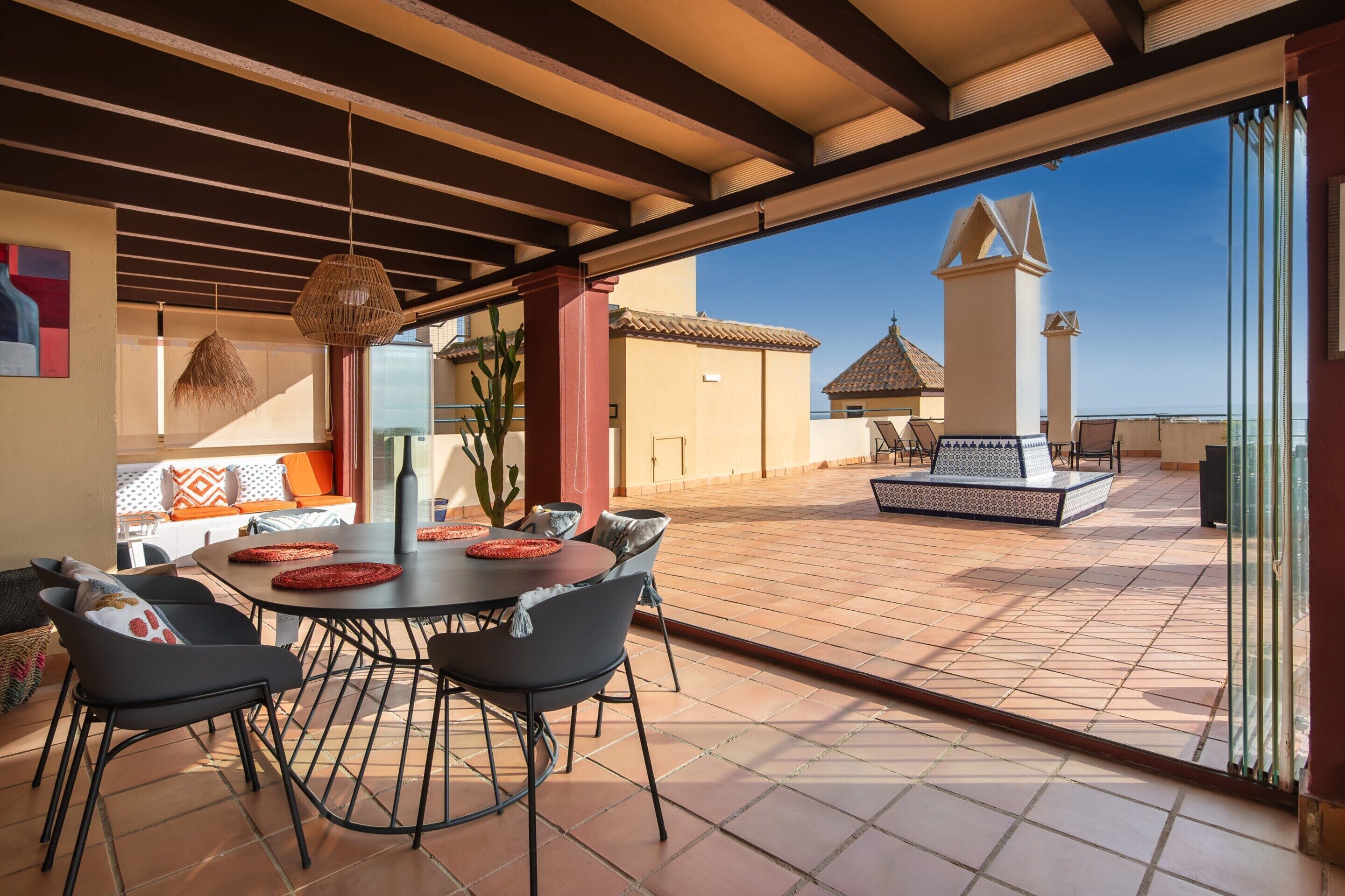 Apartment | Outdoor dining