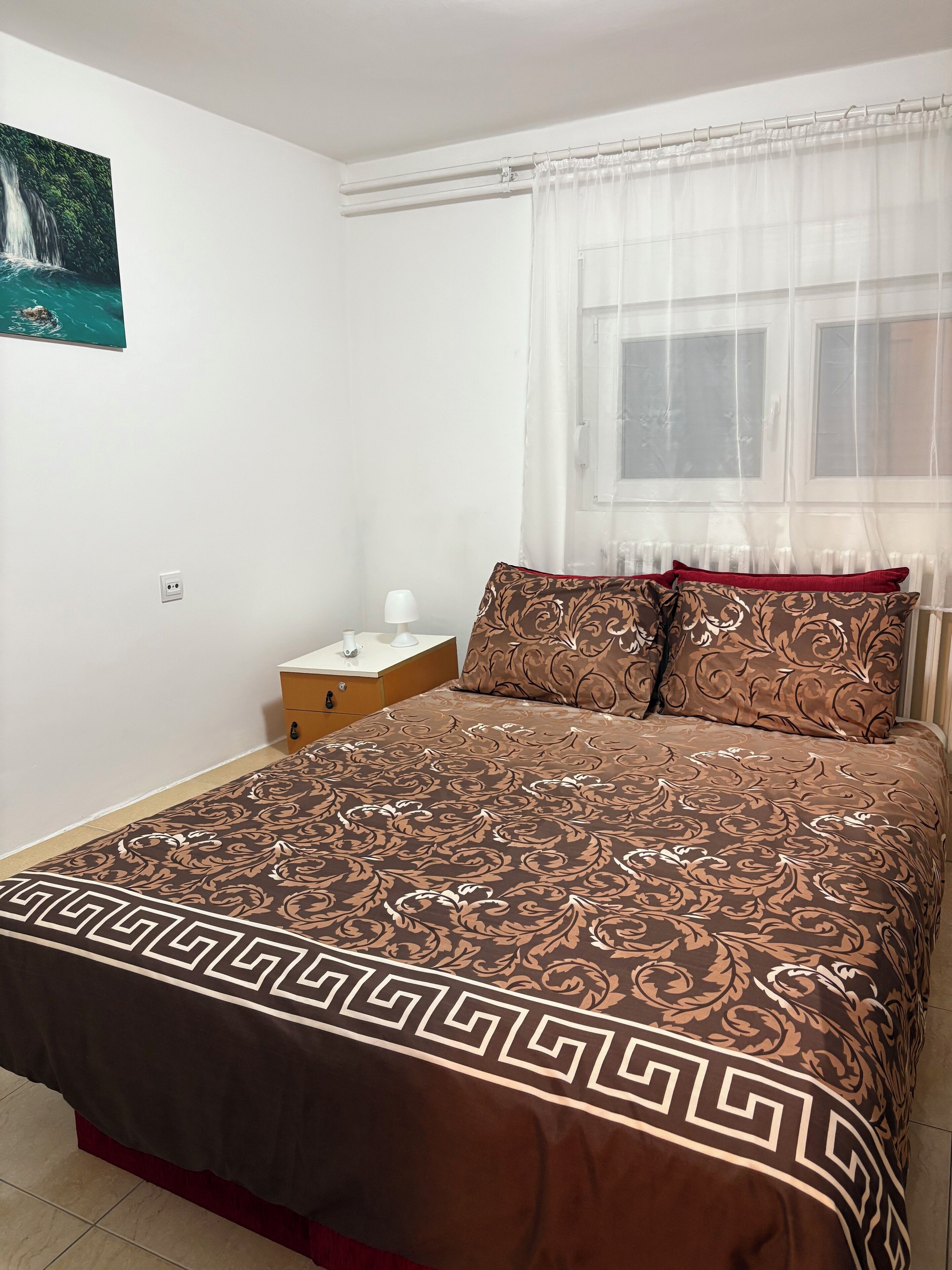 2 chambres, fer et planche à repasser, Wi-Fi, draps fournis