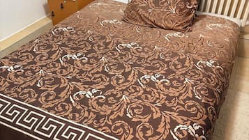 2 habitaciones, tabla de planchar con plancha, wifi y ropa de cama