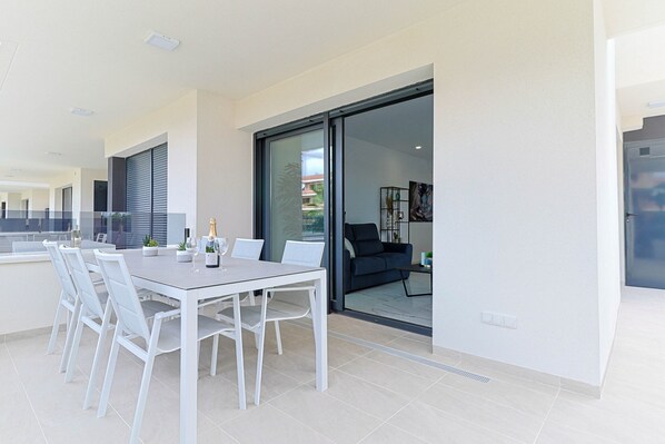 Apartment | Outdoor dining