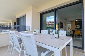 Apartment | Outdoor dining