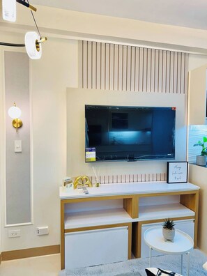 Condo, 2 Bedrooms, City View | Interior