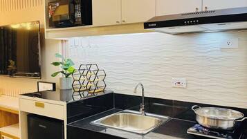 Condo, 2 Bedrooms, City View | Interior