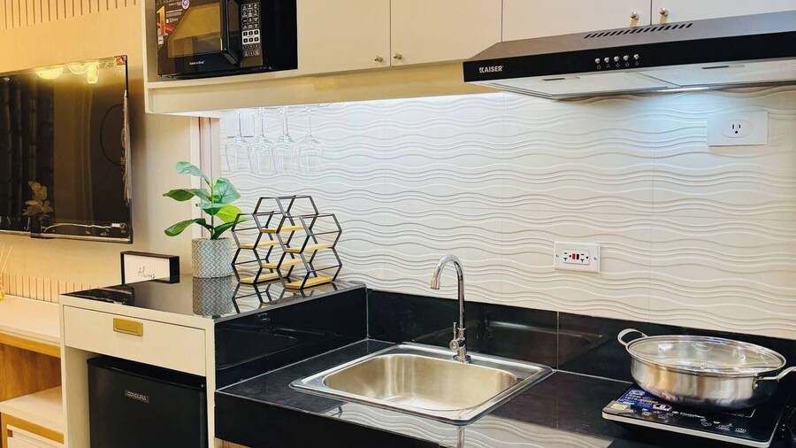 Stylish Condo Room in Iloilo City With Shared Pool