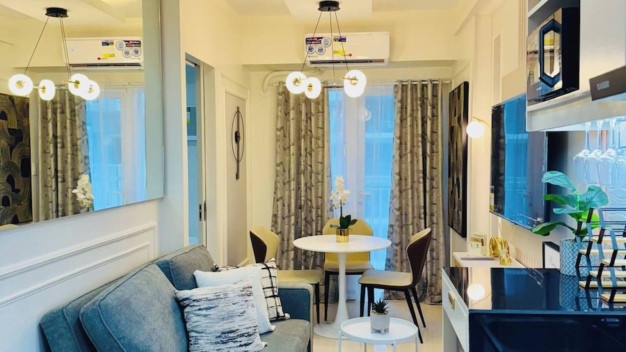 Stylish Condo Room in Iloilo City With Shared Pool