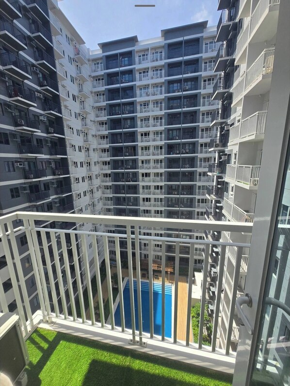 คอนโด, 2 ห้องนอน, วิวเมือง | ระเบียง