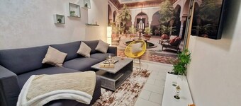 Spacious 1-bedroom condo with WiFi, AC in fabulous Marrakesh
