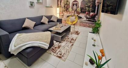 Spacious 1-bedroom condo with WiFi, AC in fabulous Marrakesh