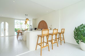 Luxury Villa, Patio, Pool View | Dapur peribadi