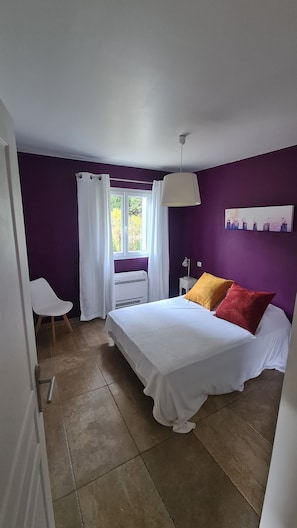 3 bedrooms, iron/ironing board, travel cot, WiFi