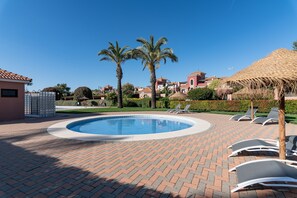 LĂ€genhet | Pool | Utomhuspool