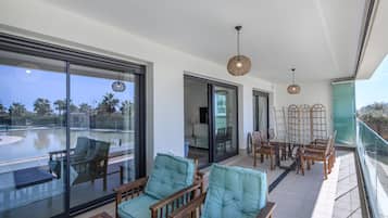 Apartment | Outdoor dining