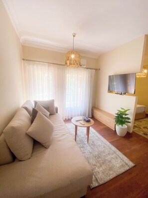 Apartment, 1 Bedroom | Living area