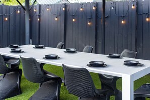 Outdoor dining - Walk to Design District Hotspots, Two Villas & Private Pools, Paris/Havana Art (Miami)