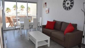 Apartment | Living room - Apartment in Torrevieja for 4 Guests (Torrevieja)